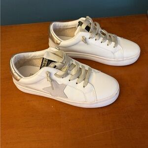 Vintage Havana Sneakers in White and Gold